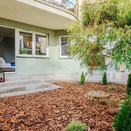 P&o Metro Kabaty * ワルシャワ